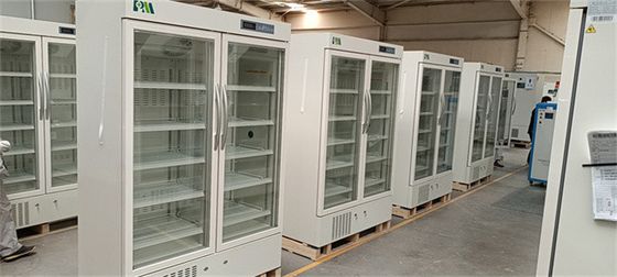 Real Forced Air Cooling Medical Pharmacy เกรดตู้เย็นตู้เย็น 485L 2 ถึง 8 Degree