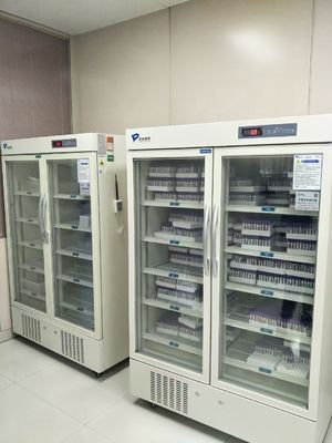 ร้านขายยาประตูกระจกสองชั้นคุณภาพสูงและตู้เย็นแล็บพร้อมไฟ LED ภายใน 656L ความจุที่ใหญ่ที่สุด