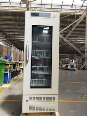 208L PROMED ตู้เย็นธนาคารเลือดทางการแพทย์แบบตั้งตรงพร้อมประตูกระจกโฟมความร้อน Auto Frost